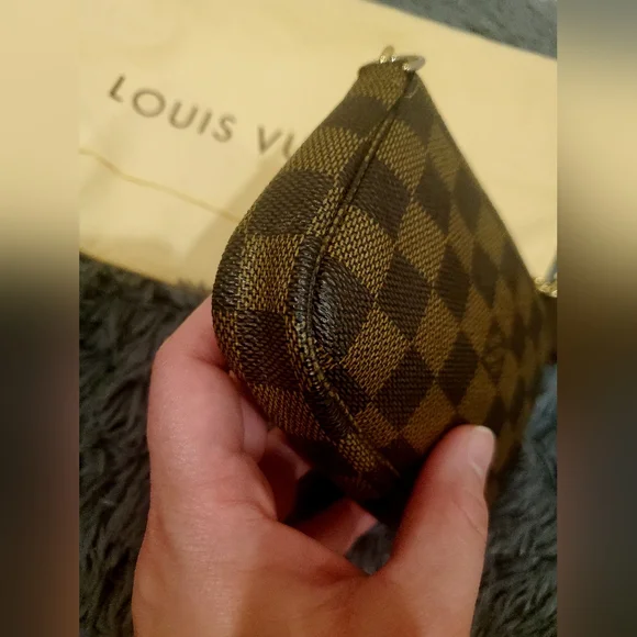 Louis Vuitton mini pochette damier ebene - Picture 10 of 16